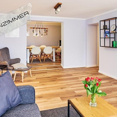 Grosszuegige Ferienwohnung Mit Terrasse บือซุม ภายนอก รูปภาพ